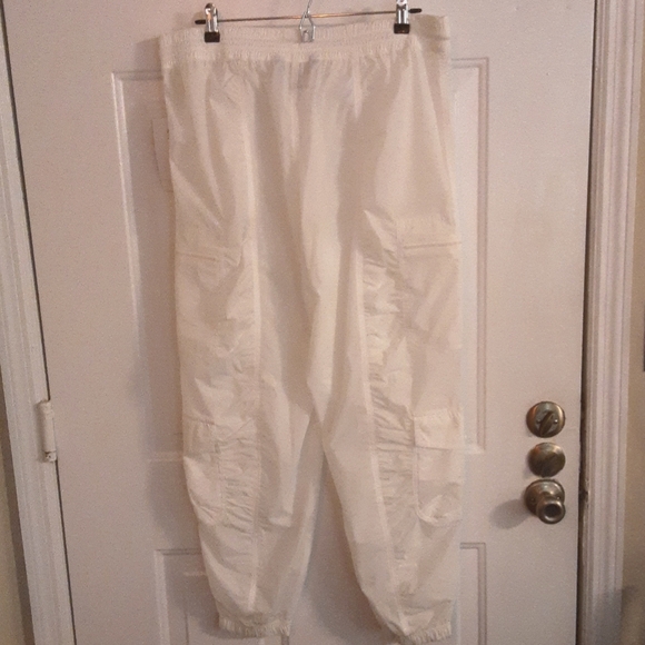 Athleta Parachute Cargo Pants - New with Tags - Picture 7 of 8